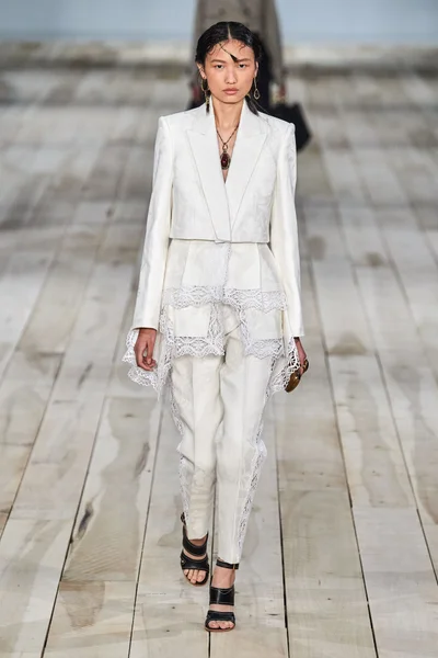 Look 15